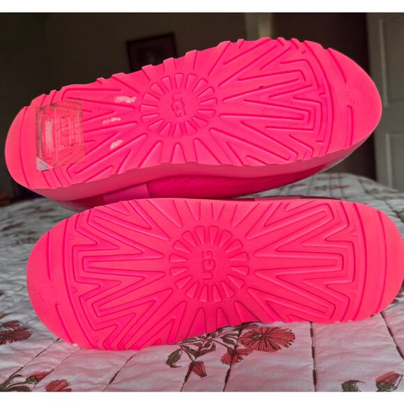 UGG Barbie-Core Women's Clear Mini Hot Pink Slip on Waterproof Boot Size 7 - Picture 8 of 9